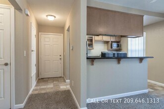 3901 Dale Rd in Modesto, CA - Building Photo - Building Photo