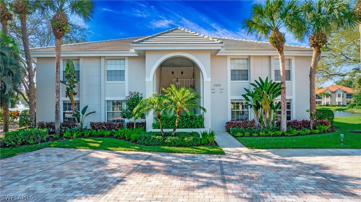 6225 Bellerive Ave in Naples, FL - Building Photo