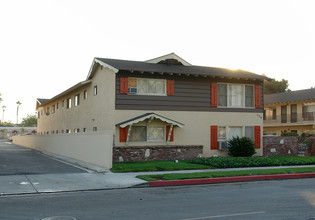 Lemon Breeze Apartments in Anaheim, CA - Building Photo - Building Photo