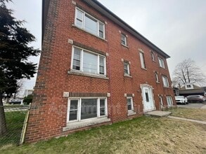 1454 Barton St E in Hamilton, ON - Building Photo - Building Photo