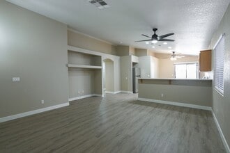 2529 Vía Di Autostrada in Henderson, NV - Building Photo - Building Photo