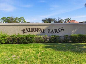 5829 Fairwoods Cir in Sarasota, FL - Building Photo - Building Photo