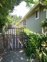 14761 Marys Ln in Guerneville, CA - Foto de edificio - Building Photo