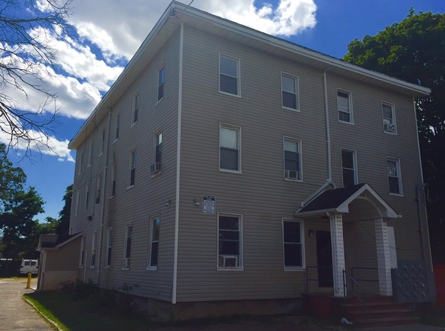 108 Grove St in Hempstead, NY - Building Photo - Building Photo