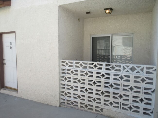 13522 Glenoaks Blvd in Los Angeles, CA - Building Photo - Building Photo