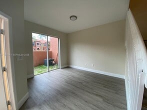 611 SW 107th Ave in Pembroke Pines, FL - Building Photo - Building Photo