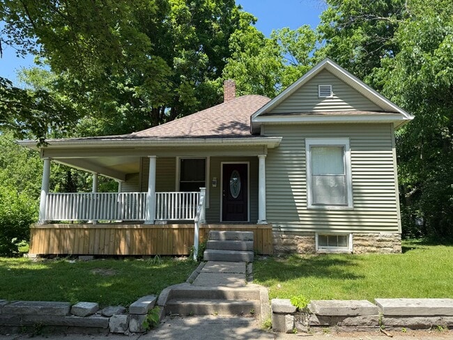 property at 711 E Cottage Grove Ave