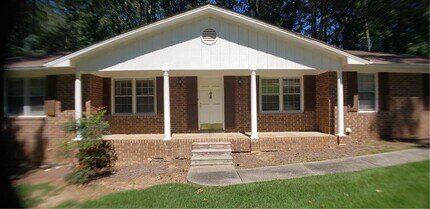 516 NW Woodland Dr in Gainesville, GA - Building Photo - Building Photo