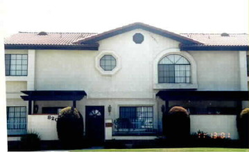 820 W Glentana St in Covina, CA - Foto de edificio - Building Photo