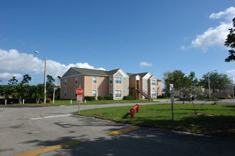 Ocean Pointe in Stuart, FL - Foto de edificio - Building Photo