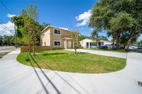 1391 NW 38th St in Miami, FL - Building Photo - Building Photo