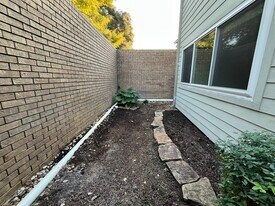 70 Chervil Common in Lake Jackson, TX - Building Photo