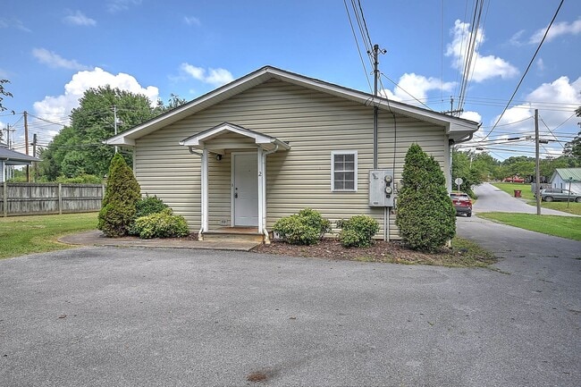 1801 Indian Ridge Rd in Johnson City, TN - Building Photo - Building Photo