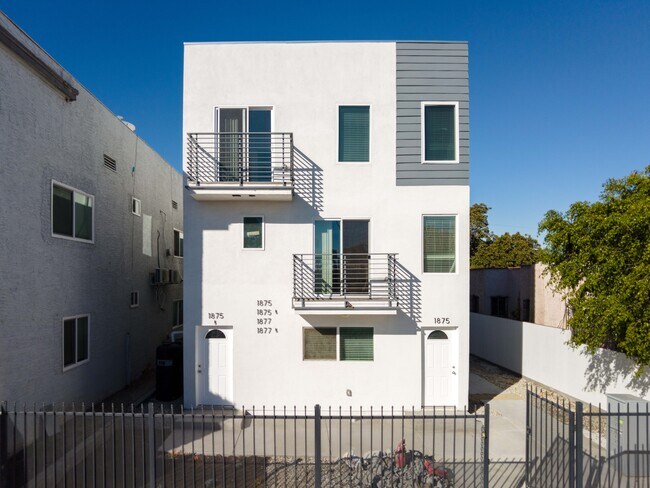 1875 W 20th St in Los Angeles, CA - Foto de edificio - Building Photo