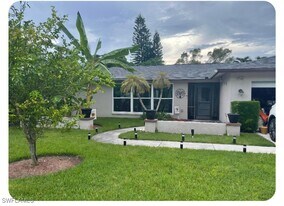 4532 Beechwood Lake Dr in Naples, FL - Building Photo