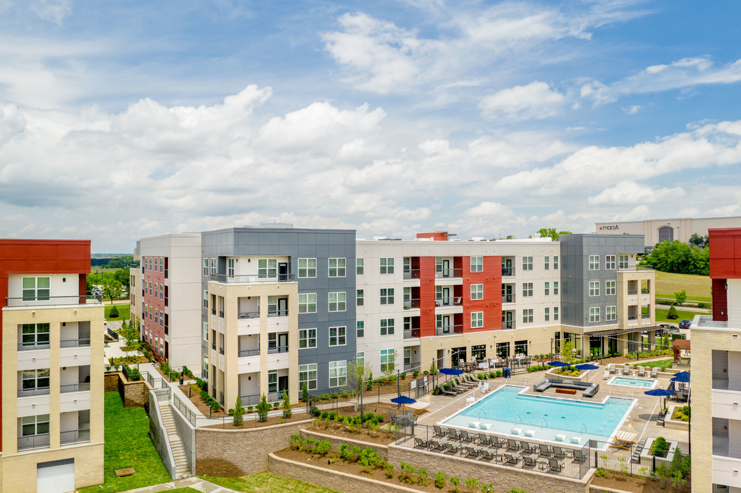 Parq at Chesterfield in Chesterfield, MO - Building Photo