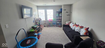 2391 S Stonehill Wy in New Palestine, IN - Building Photo - Building Photo