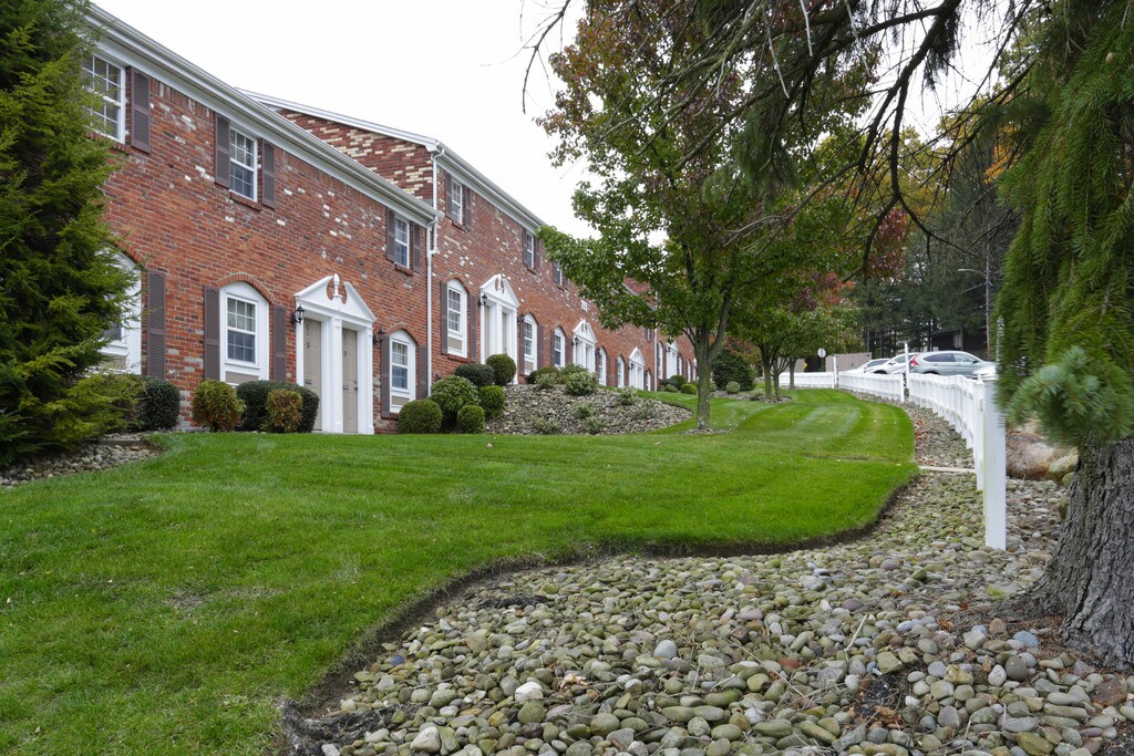 Cabin Hill Place Greensburg, PA Apartments