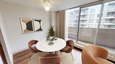 Royal Tower in Mississauga, ON - Building Photo - Building Photo