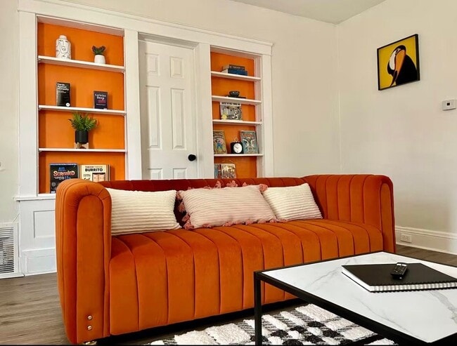 10702 Lamontier Ave, Unit Upper