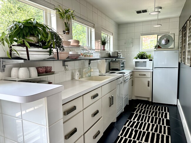 3208 Milton Ave, Unit FURNISHED-MILTON MANOR