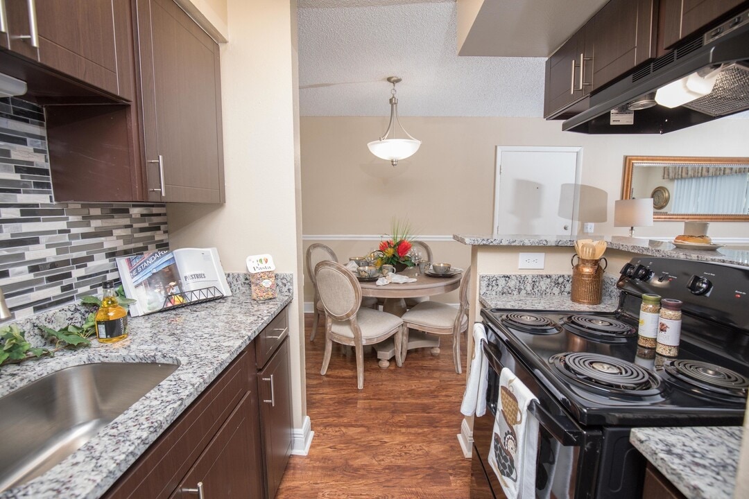 Magnolia Apartments in Orlando, FL - Building Photo