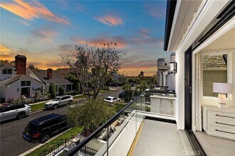 509 Carnation Ave in Newport Beach, CA - Foto de edificio - Building Photo