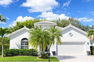 15501 Cadiz Ln in Naples, FL - Building Photo