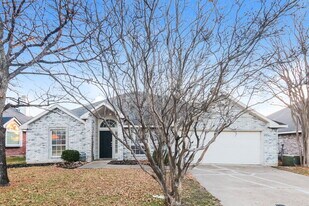 138 Woodcreek Dr in Rockwall, TX - Building Photo