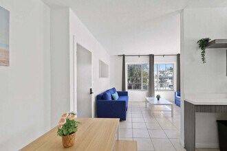 7340 Harding Ave in Miami Beach, FL - Foto de edificio - Building Photo