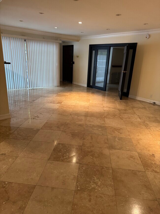 11370 W Sunset Blvd, Unit Unit B in Los Angeles, CA - Building Photo - Building Photo