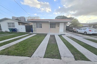 11040 SW 4th St in Miami, FL - Building Photo - Building Photo