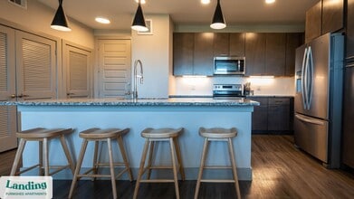 6107 E Riverside Dr in Austin, TX - Building Photo - Building Photo