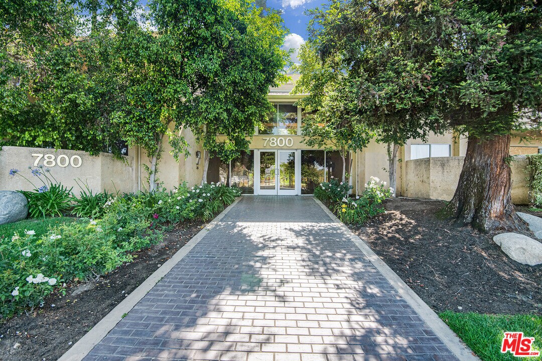 7800 Topanga Canyon Blvd, Unit 206 in Canoga Park, CA - Building Photo
