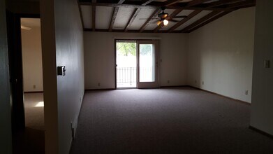 202 W 5th St, Unit 23 in Tama, IA - Building Photo - Building Photo