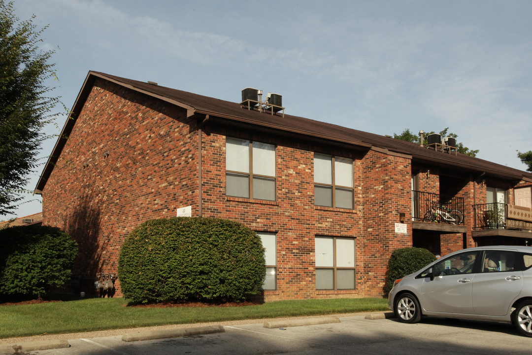 The Cherry Springs Apartment Community in Louisville, KY - Foto de edificio