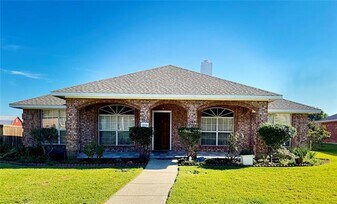 3818 Blossom Dr in Sachse, TX - Building Photo