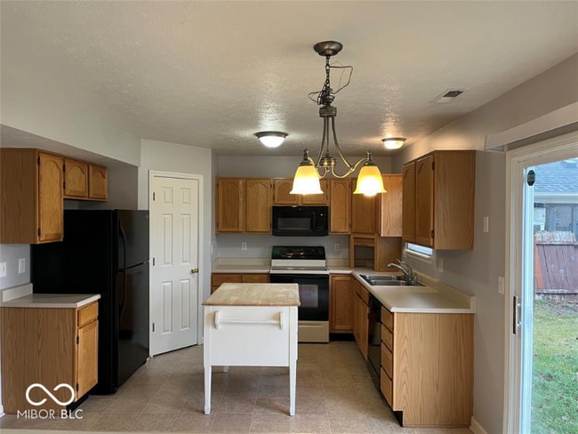 17219 Futch Way in Westfield, IN - Foto de edificio - Building Photo