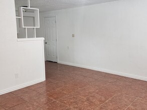 720 SW 56th St in Oklahoma City, OK - Foto de edificio - Building Photo