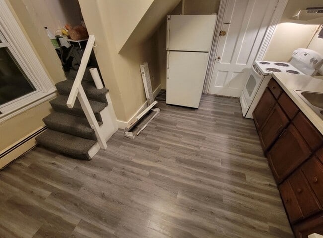 42 W Broadway in Derry, NH - Foto de edificio - Building Photo