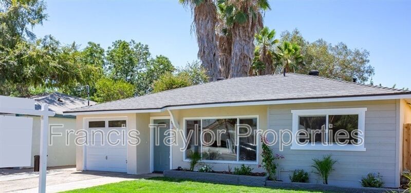899 Gamble St in Escondido, CA - Building Photo