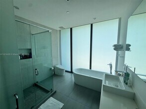 101 Sunrise Dr in Key Biscayne, FL - Building Photo - Building Photo