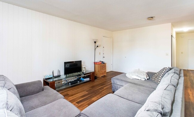 4903 Indian Wood Rd in Culver City, CA - Foto de edificio - Building Photo