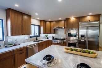 3434 Talbot St in San Diego, CA - Foto de edificio - Building Photo