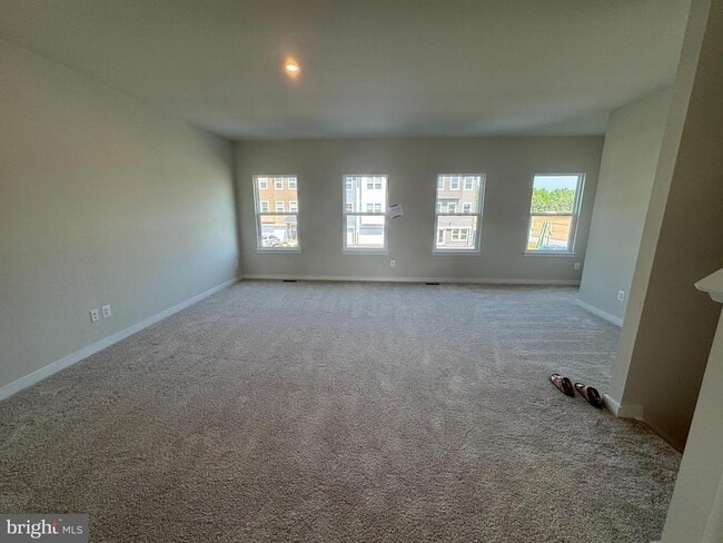 property at 21 Lyriq Ct