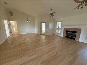 5015 SW 78 Way in Gainesville, FL - Foto de edificio - Building Photo