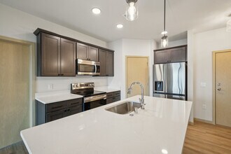 Pleasant Hill Place in Windsor, WI - Building Photo - Building Photo