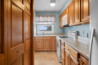 2711 St Francis Dr in Waterloo, IA - Building Photo - Building Photo