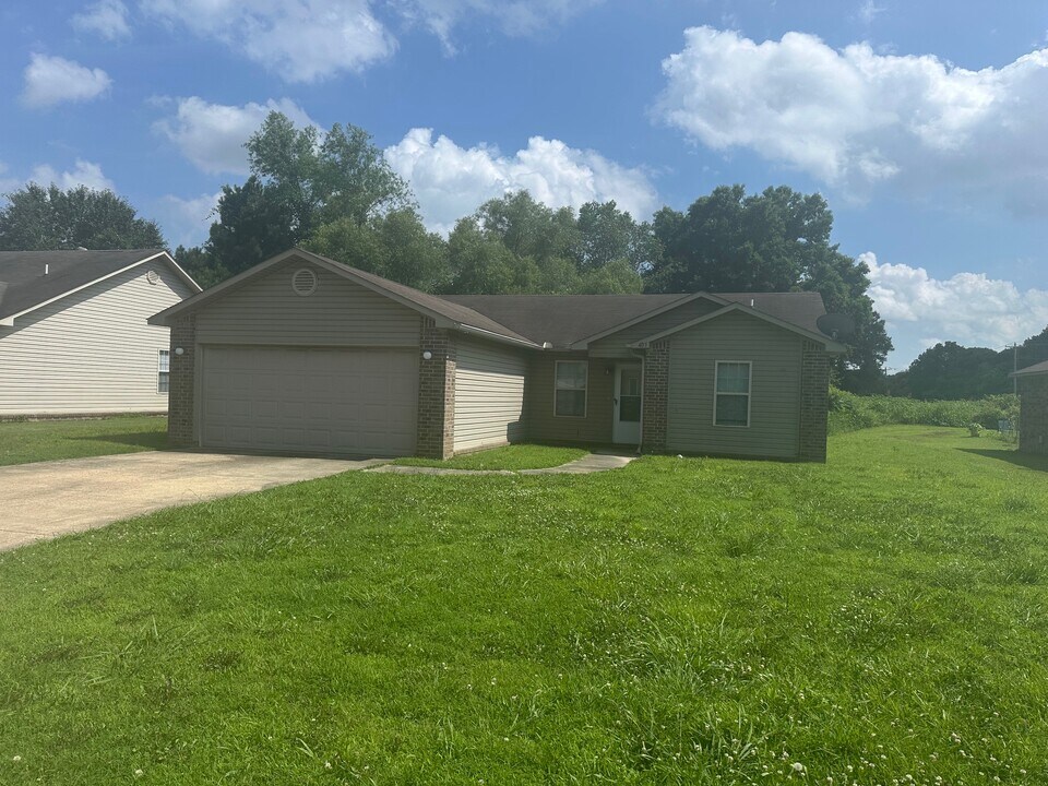 403 Kiersen Ln in Jonesboro, AR - Building Photo