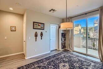 1372 Dandelion Way in San Marcos, CA - Foto de edificio - Building Photo